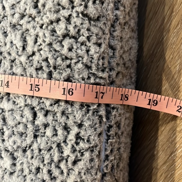 Simons Long Gray Sherpa Decorative Pillows (2 pack) - Picture 7 of 8